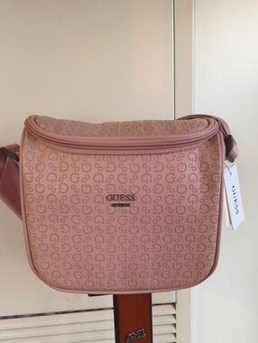 NWT GUESS Blush Pink Logo Crossbody Lunch Bag